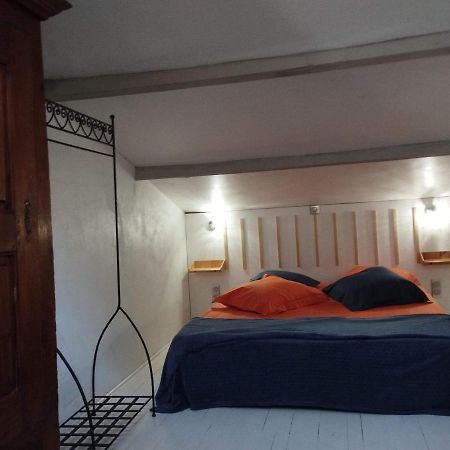 Chambre D'Hotes L'Orange Bleue Bed and Breakfast Rustrel Esterno foto